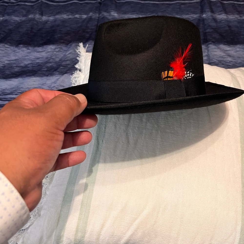 Black hat, size medium ( 7 1/8),  I get it from a online seller